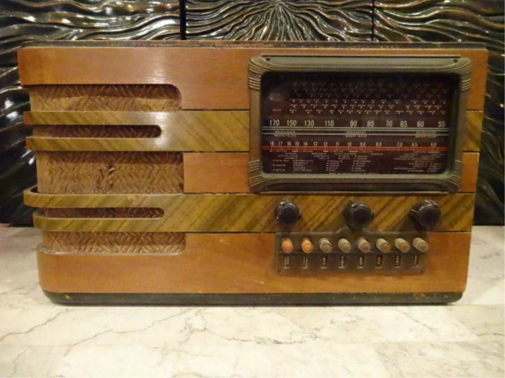 VINTAGE RPC CHICAGO RADIO, 1930's/40's, WOOD CASE, (1 of 8)