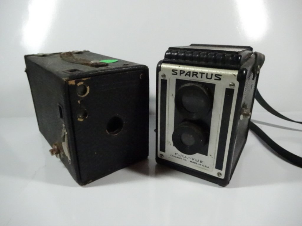 2 VINTAGE CAMERAS, INCLUDES NO. 2 BROWNIE AND SPARTUS (1 of 9)