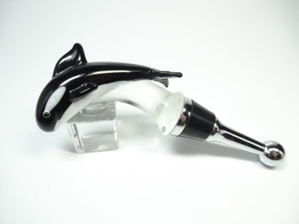 MURANO STYLE ART GLASS WINE BOTTLE STOPPER, KILLER: MURANO STYLE ART GLASS WINE BOTTLE STOPPER, KILLER WHALE TOP, APPROX 5 "L, MURANO CRISTALLERIA D'ARTE ON BOX