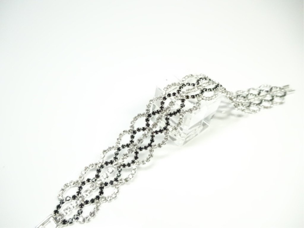 COSTUME JEWELRY BRACELET, DELICATE DESIGN, CLEAR &: COSTUME JEWELRY BRACELET, DELICATE DESIGN, CLEAR & BLACK CRYSTAL/RHINESTONE, SILVER TONE BACK, APPROX 6.75"L