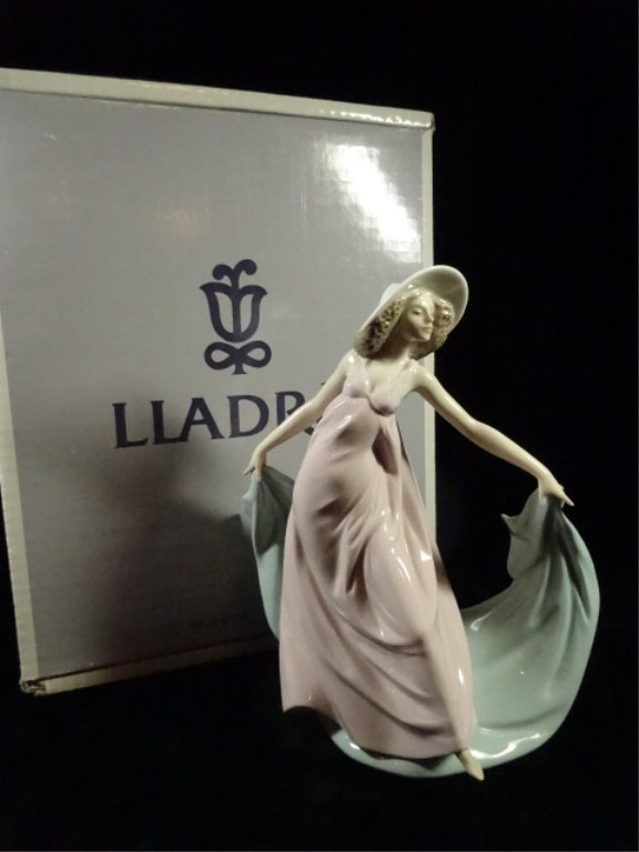 RETIRED LLADRO PORCELAIN FIGURINE "SPRING DANCE", (1 of 9)
