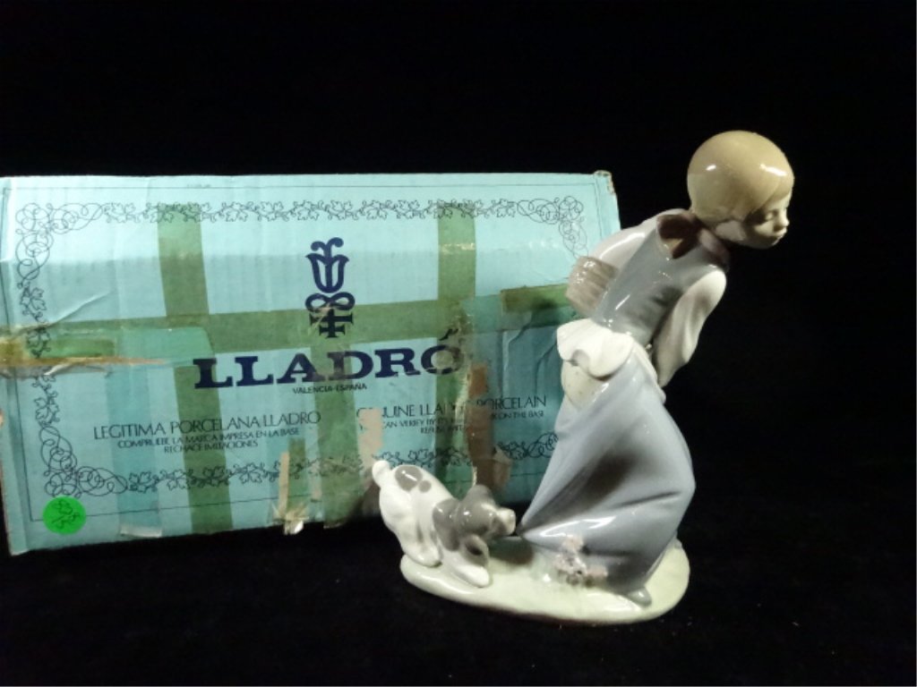 RETIRED LLADRO PORCELAIN FIGURINE "NAUGHTY DOG", #4982, (1 of 7)
