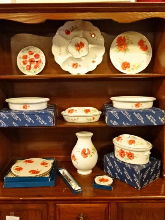 17 PC ROYAL WORCESTER CHINA SERVEWARE AND DECOR,: 17 PC ROYAL WORCESTER CHINA SERVEWARE AND DECOR, POPPIES PATTERN, INCLUDES 2 OVAL BOWLS, COVERED BOWL, TUREEN WITH LID, WALL CLOCK DIVIDED PLATTER, LARGE PLATE, 4 PLACEMATS, 4 COASTERS, VASE, AND KNIF