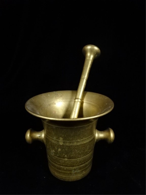 BRASS MORTAR AND PESTLE, EXCELLENT CONDITION, APPROX 5": BRASS MORTAR AND PESTLE, EXCELLENT CONDITION, APPROX 5"