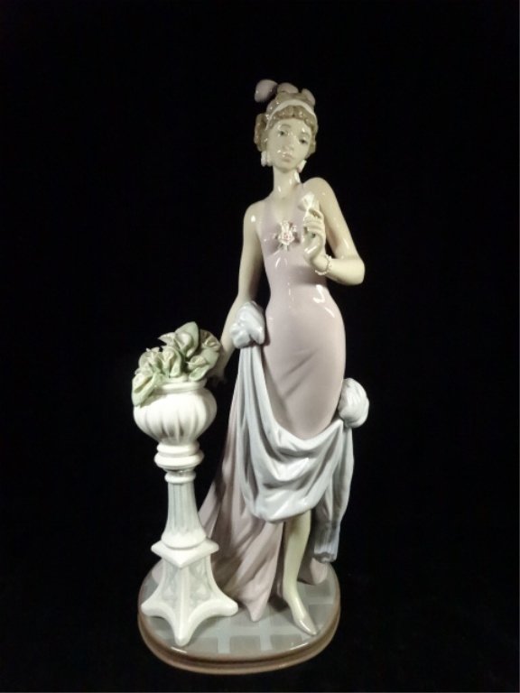 RETIRED LLADRO PORCELAIN FIGURINE "A TOUCH OF CLASS",: RETIRED LLADRO PORCELAIN FIGURINE "A TOUCH OF CLASS", #5377, ISSUED 1986, RETIRED 2000, SCULPTOR JOSE PUERTA, SOME BROKEN/MISSING FLOWERS ON PEDESTAL, APPROX 15" HIGH, GLAZED FINISH, WITH ORIGINAL BOX