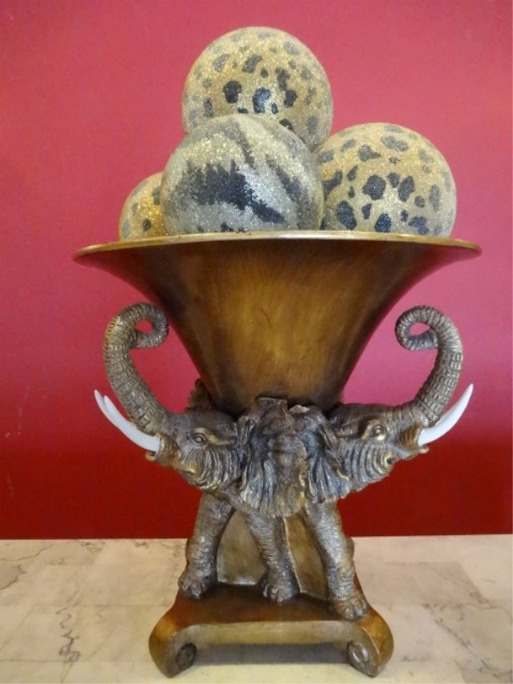 CENTERPIECE BOWL WITH 3 ELEPHANT BASE, WITH ANIMAL (1 of 5)