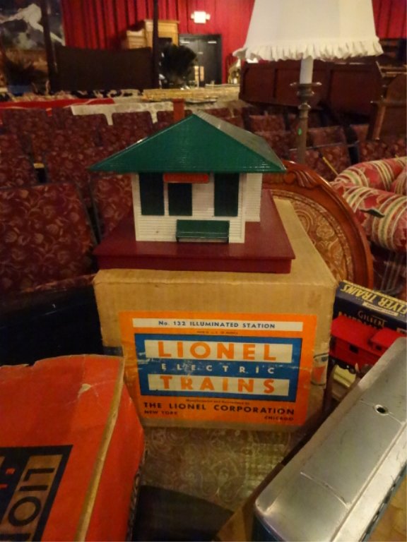 LIONEL TRAIN BUILDING, #132 ILLUMINATED STATION, WITH (1 of 2)