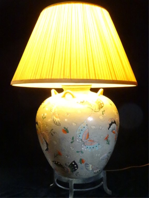 LARGE CHINESE URN STYLE TABLE LAMP, PAINTED (1 of 4)