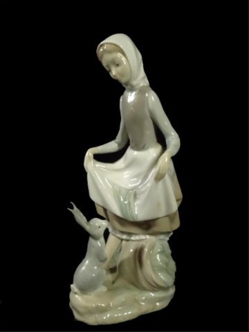 RETIRED LLADRO PORCELAIN FIGURINE, "RABBIT'S FOOD", (1 of 5)