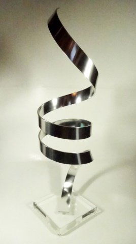 VINTAGE DAN MURPHY METAL RIBBON SCULPTURE ON LUCITE: VINTAGE DAN MURPHY METAL RIBBON SCULPTURE ON LUCITE BASE, SIGNED & DATED 1983, APPROX 27"H OVERALL ON 6 7/8" SQUARE LUCITE BASE