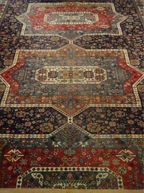 LARGE PERSIAN STYLE WOOL RUG, VERY GOOD CONDITION, (1 of 4)