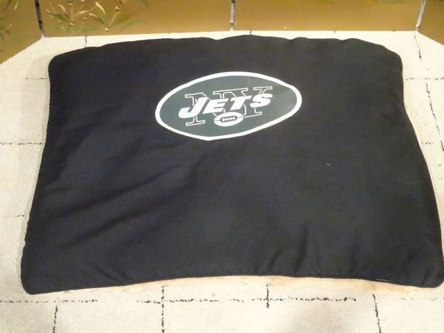 LARGE NEW NEW YORK JETS NFL DOG BED, NEVER USED, TAG (1 of 3)