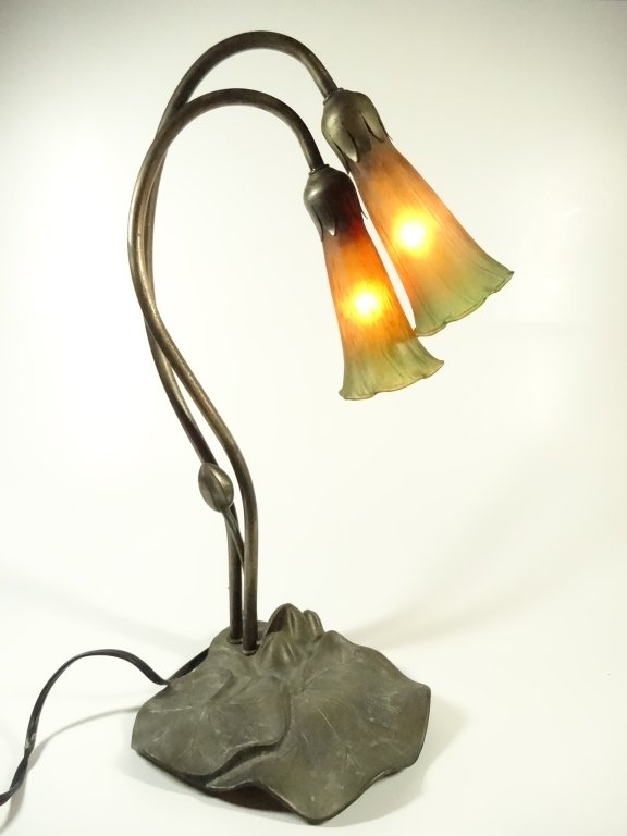 TIFFANY STYLE TABLE LAMP WITH 2 GLASS PETAL FORM (1 of 6)