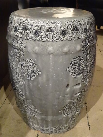 DOVE GRAY CERAMIC GARDEN STOOL, VERY GOOD CONDITION,: DOVE GRAY CERAMIC GARDEN STOOL, VERY GOOD CONDITION, 18"H X 12"W, SKU981.03