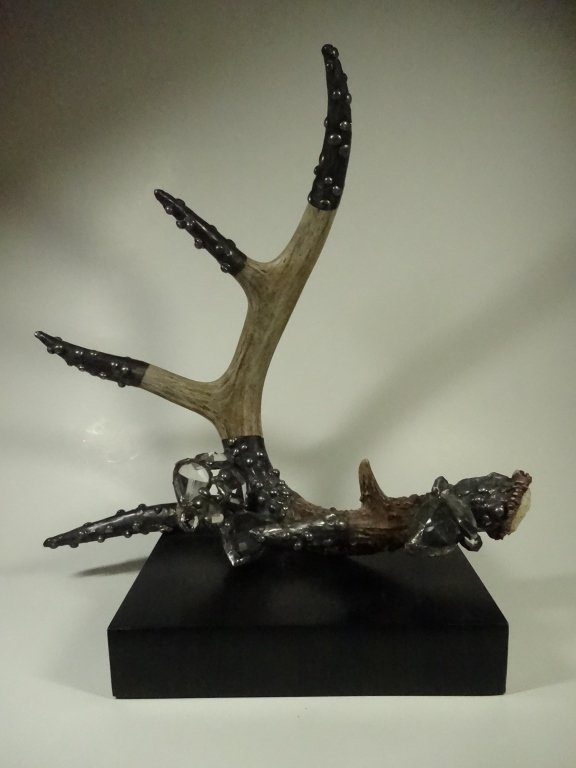 CRYSTAL & METAL EMBELLISHED ANTLER, APPROX 13" X 12.5": CRYSTAL & METAL EMBELLISHED ANTLER, APPROX 13" X 12.5"