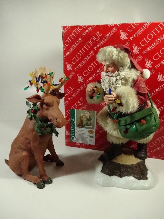 2 PC MERRY CHRISMOOSE CLOTHTIQUE FIGURINE BY POSSIBLE (1 of 4)