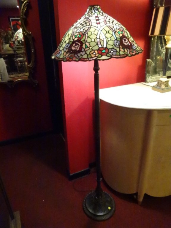 TIFFANY STYLE LEADED GLASS FLOOR LAMP BY SPLENDOR (1 of 7)
