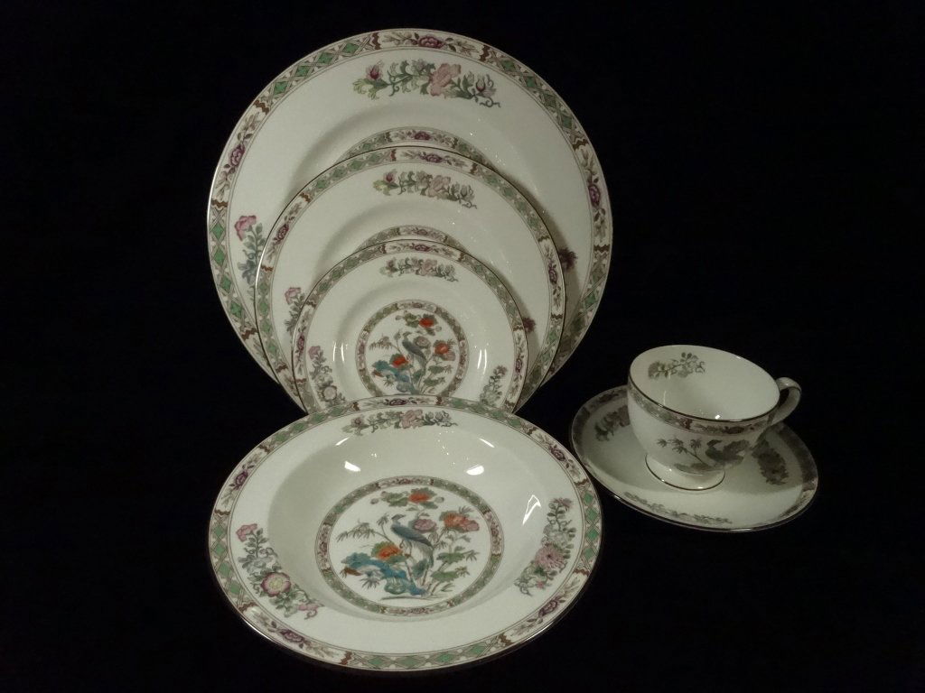 62 PC WEDGWOOD CHINA SERVICE, KUTANI CRANE PATTERN, (1 of 7)