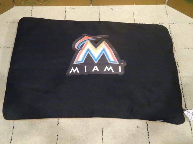LARGE NEW MIAMI MARLINS LOGO DOG BED, NEVER USED, TAG (1 of 5)