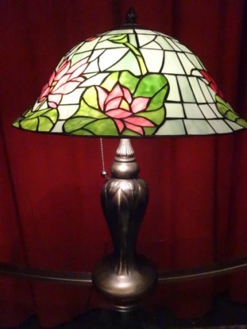 TIFFANY STYLE STAINED LEADED GLASS LAMP, DOME WATER: TIFFANY STYLE STAINED LEADED GLASS LAMP, DOME WATER LILY SHADE, BY SPLENDOR LIGHTING, ART NOUVEAU STYLE METAL BASE, NEW WITH ORIGINAL BOX FOR SHIPPING, APPROX 23"H X 18.5"W, SKU773.03