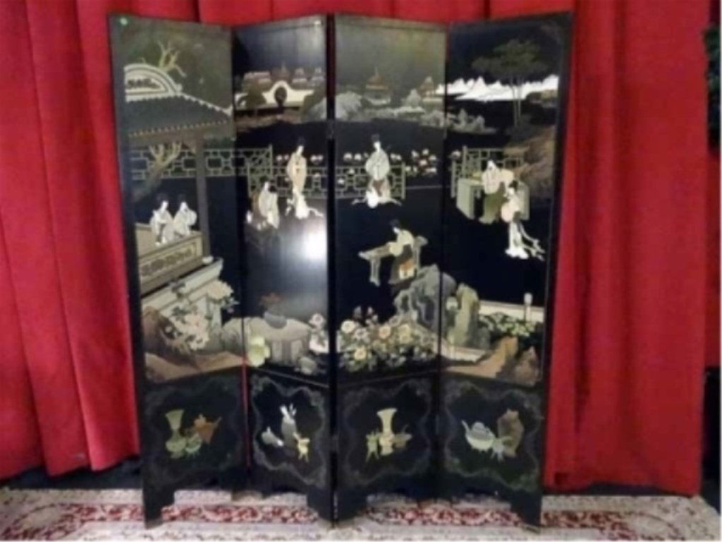 4 PANEL CHINESE FLOOR SCREEN CARVED AND PAINTED FIGURAL (1 of 8)