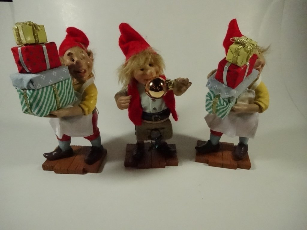 3 PC CHRISTMAS DECOR - ELF FIGURINES, APPROX 7"H: 3 PC CHRISTMAS DECOR - ELF FIGURINES, APPROX 7"H