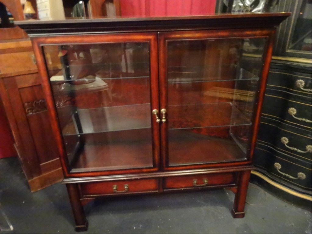 WOOD DISPLAY CABINET, MAHOGANY FINISH, 2 GLAZED DOORS,: WOOD DISPLAY CABINET, MAHOGANY FINISH, 2 GLAZED DOORS, 2 DRAWERS. BRASS PULLS, GLASS SHELVES, VERY GOOD CONDITION, 40"W X 14"H X 43"H, SKU976.01