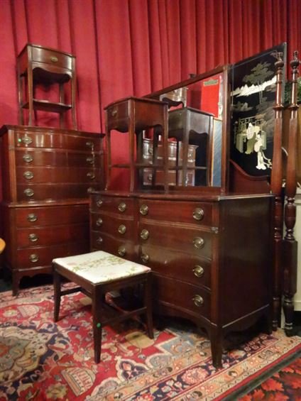 7 PC MAHOGANY QUEEN BEDROOM SET, 4 POST BED, DRESSER, (1 of 10)