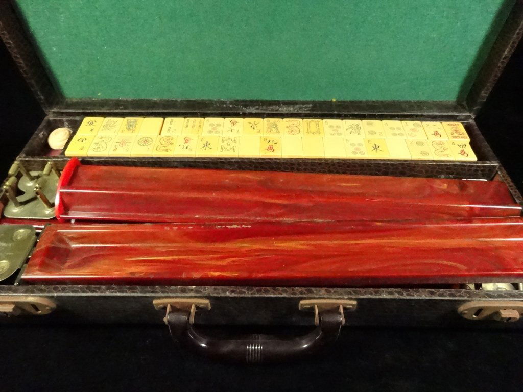 MAH JONGG SET IN CASE (1 of 5)