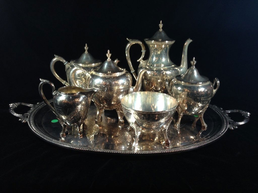 7 PC MERIDEN B. CO. SILVERPLATE TEA SERVICE, VERY GOOD (1 of 9)