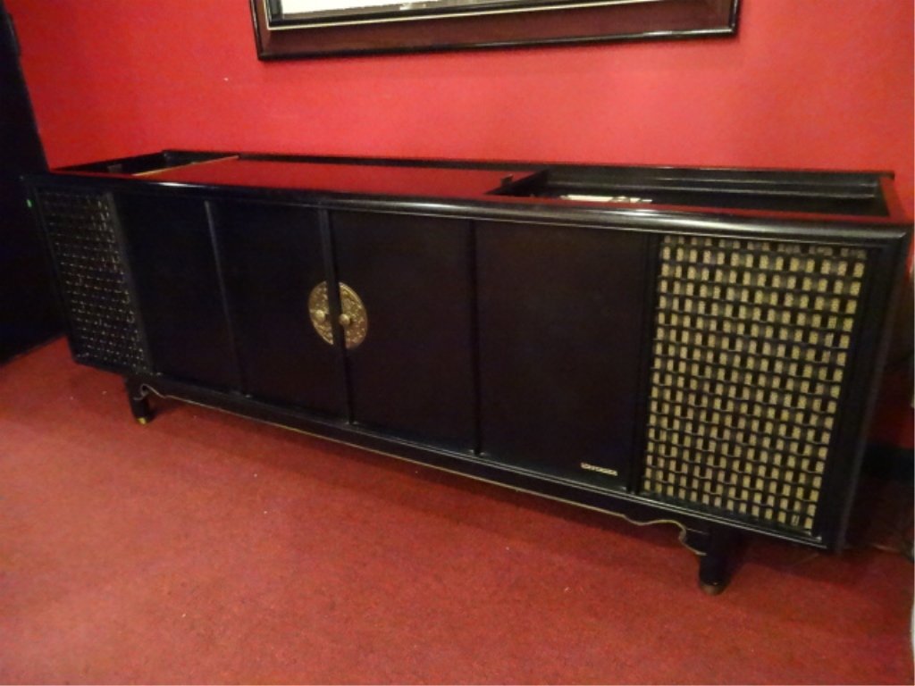 1960's MAGNAVOX STEREO CONSOLE RECORD PLAYER, AM/FM: 1960's MAGNAVOX STEREO CONSOLE RECORD PLAYER, AM/FM RADIO, ASTRO-SONIC HI-FI STEREO, MICROMATIC TURNTABLE, ASIAN STYLE BLACK ENAMEL WOOD CABINET, IN GOOD WORKING CONDITION, AN IPOD/IPHONE DOCK HAS BEE