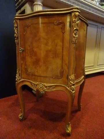 LOUIS XV STYLE SINGLE DOOR CABINET, RAISED ON CABRIOLE: LOUIS XV STYLE SINGLE DOOR CABINET, RAISED ON CABRIOLE LEGS, VERY GOOD VINTAGE CONDITION WITH LIGHT SURFACE SCRATCHES, 27"H X 13"W X 11"D, SKU911.08