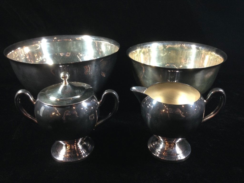 4 PC SILVERPLATE SERVEWARE, INCLUDES 2 BOWLS, LARGER: 4 PC SILVERPLATE SERVEWARE, INCLUDES 2 BOWLS, LARGER APPROX 4.5" X 8", & CREAM & SUGAR MARKED SILVERPLATE