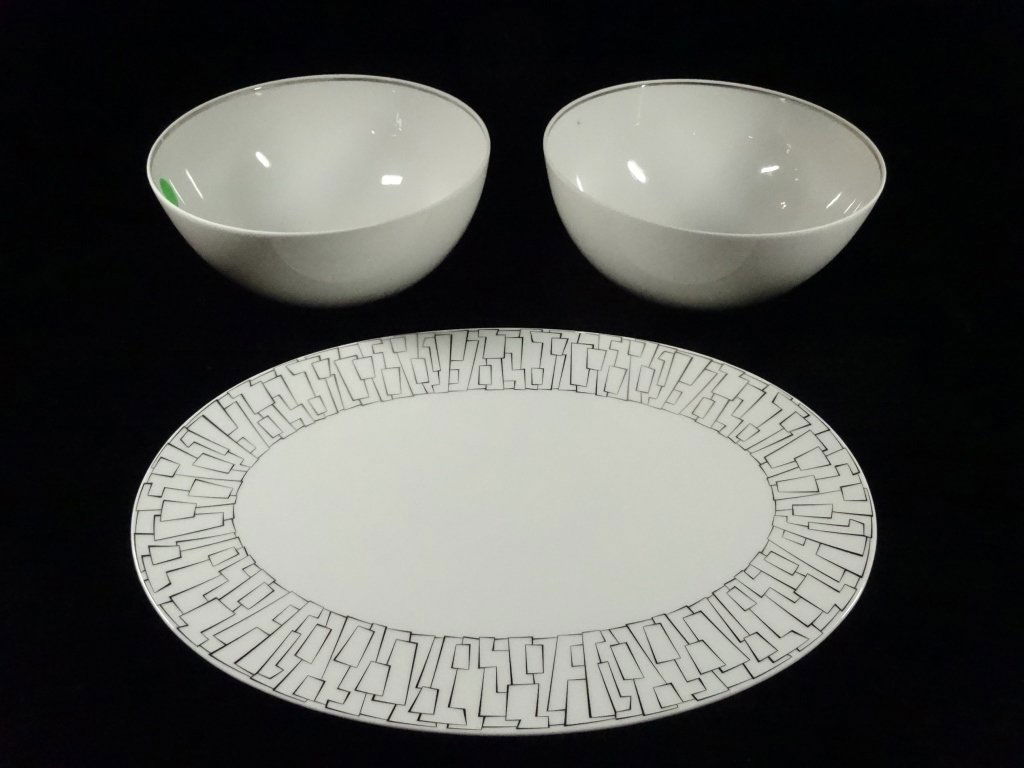3 PC ROSENTHAL PORCELAIN SERVEWARE, 2 WHITE BOWLS AND: 3 PC ROSENTHAL PORCELAIN SERVEWARE, 2 WHITE BOWLS AND ONE OVAL PLATTER IN DIFFERENT STYLE WITH PAINTED EDGE, ALL MARKED ROSENTHAL, PLATTER IS 14" X 9", BOWLS MEASURE 8"W, SKU003.05
