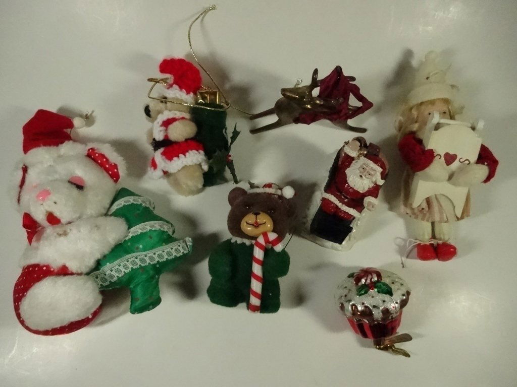 7 PC CHRISTMAS DECOR - ASSORTED PLUSH & FIGURINES, (1 of 9)