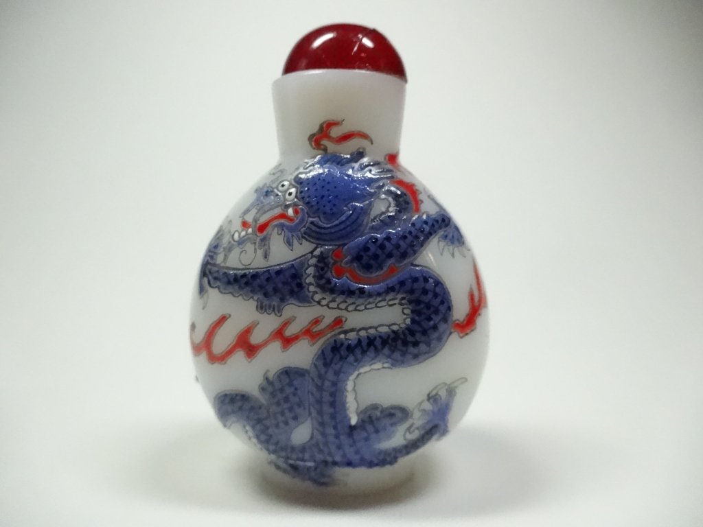 CHINESE PEKING GLASS SNUFF BOTTLE, BLUE & RED DRAGON (1 of 8)