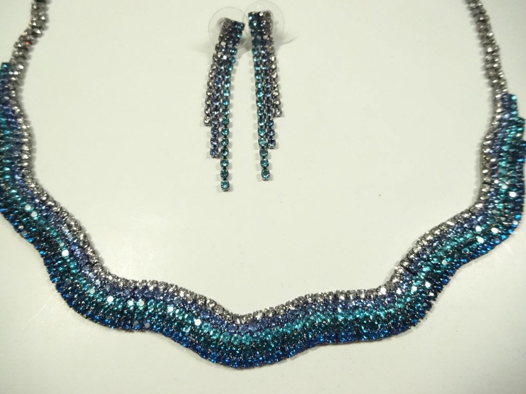 COSTUME JEWELRY SET, GRADATED BLUE & BLUE/GREEN CRYSTAL (1 of 6)