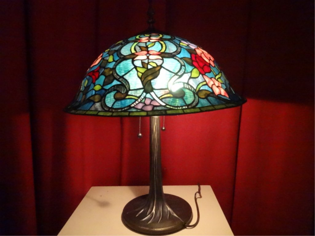 TIFFANY STYLE LEADED GLASS TABLE LAMP BY SPLENDOUR (1 of 9)