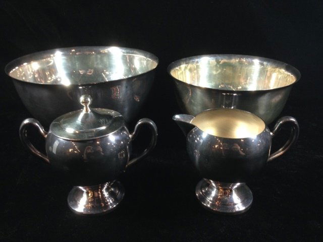 4 PC SILVERPLATE SERVEWARE, INCLUDES 2 BOWLS, LARGER: 4 PC SILVERPLATE SERVEWARE, INCLUDES 2 BOWLS, LARGER APPROX 4.5" X 8", & CREAM & SUGAR MARKED SILVERPLATE