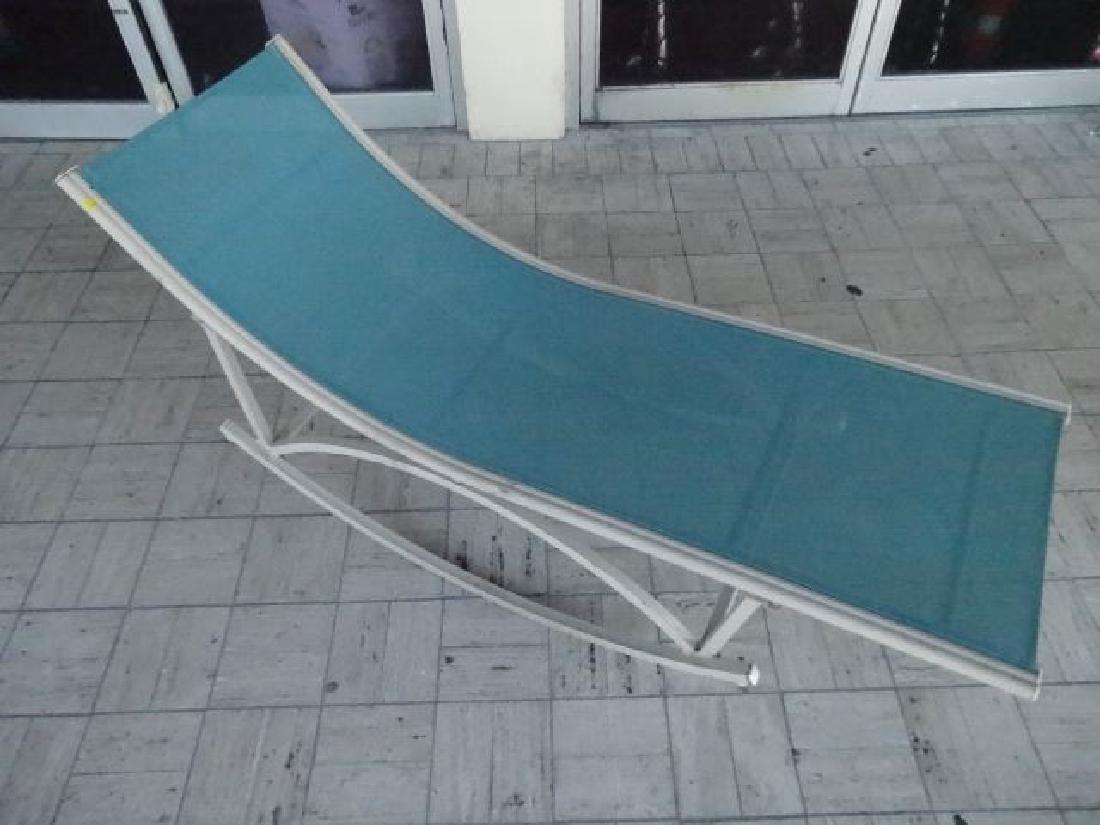 MID CENTURY ROCKING PATIO LOUNGE CHAIR, 1950'S/60'S,: MID CENTURY ROCKING PATIO LOUNGE CHAIR, 1950'S/60'S, BLUE MESH, WHITE FINISH METAL BASE, VERY GOOD VINTAGE CONDITION, SKU969.12