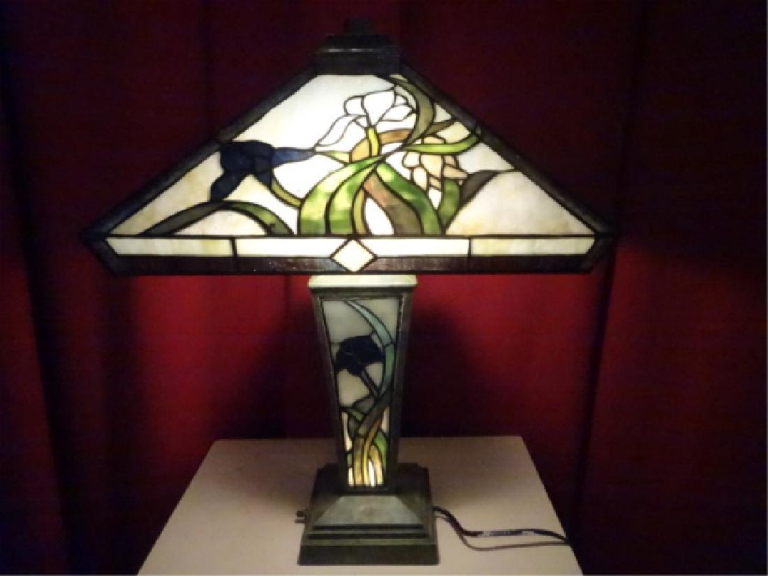 TIFFANY STYLE LEADED GLASS TABLE LAMP BY SPLENDOUR (1 of 7)