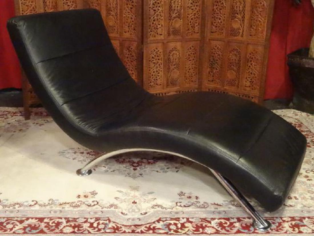 MODERN BLACK LEATHER AND CHROME CHAISE, CURVED CHROME: MODERN BLACK LEATHER AND CHROME CHAISE, CURVED CHROME BASE, EXCELLENT GENTLY USED CONDITION, 58"W X 28"D, SKU167