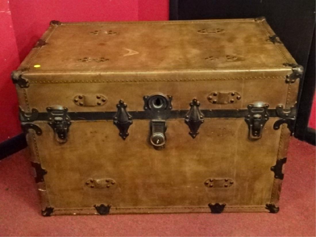 LARGE VINTAGE STEAMER TRUNK, VERY GOOD CONDITION BUT (1 of 4)