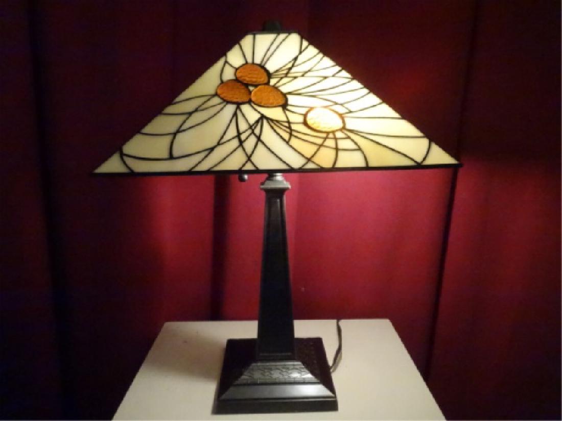 TIFFANY STYLE LEADED GLASS TABLE LAMP BY SPLENDOR (1 of 9)