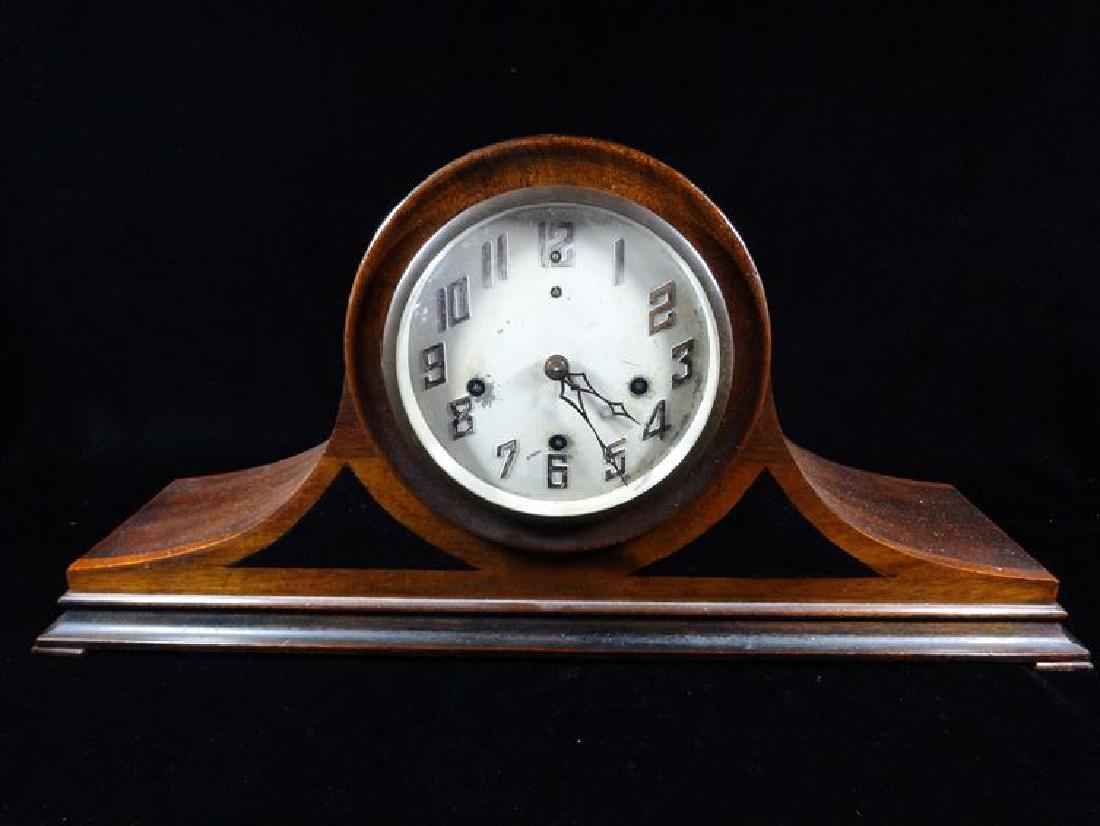 VINTAGE NEW HAVEN MANTLE CLOCK WITH KEY, VERY GOOD (1 of 7)