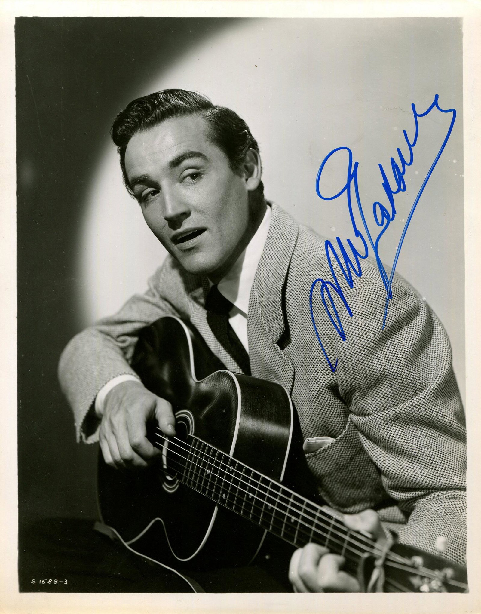 GASSMAN VITTORIO: (1922-2000): GASSMAN VITTORIO: (1922-2000) Italian Actor and Director. Known as ''Il Mattatore'' (''The Showman''). A good signed 8 x 10 photograph, the image depicting a young Gassman in a half-length pose, singi