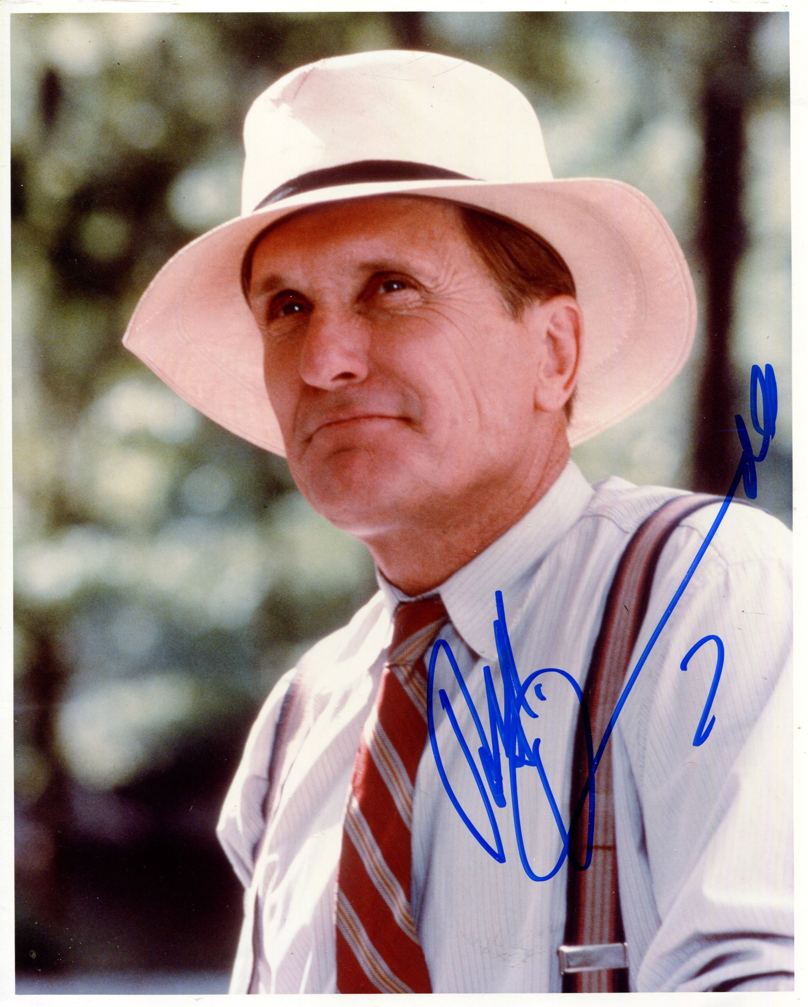 ACADEMY AWARD WINNERS: (x6): ACADEMY AWARD WINNERS: A good selection of signed colour 8 x 10 photographs by various Best Actor Oscar winners of the 1980s and 1990s comprising Robert Duvall, F. Murray Abraham, Michael Douglas, Geo