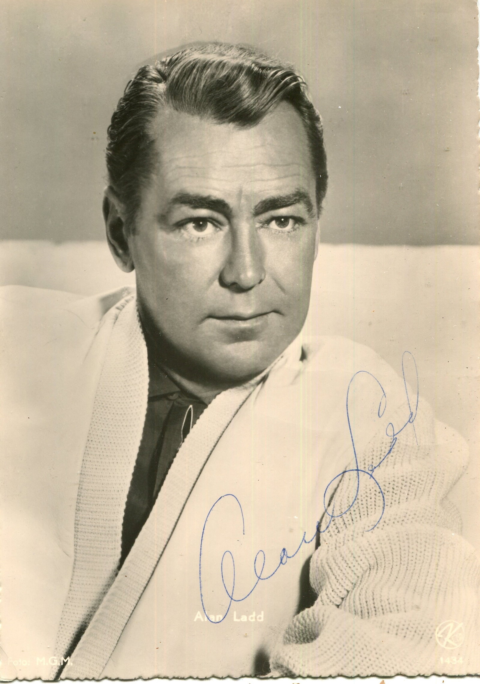 LADD ALAN: (1913-1964): LADD ALAN: (1913-1964) American actor, remembered for his roles in film noir (often alongside Veronica Lake) and Westerns. Vintage signed 4 x 5.5 postcard photograph of Ladd in a relaxed head and