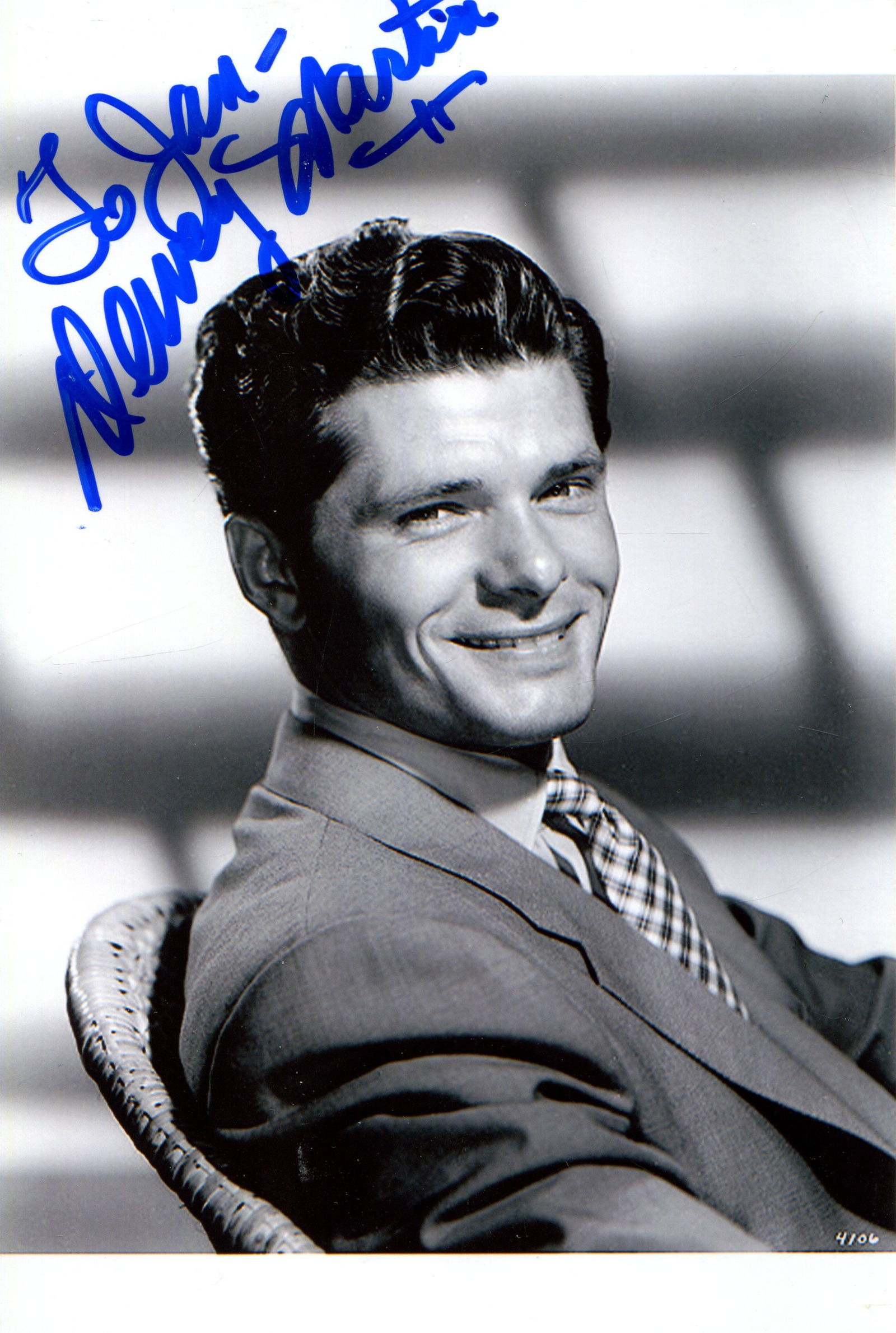 ENTERTAINMENT: (x11) - 7