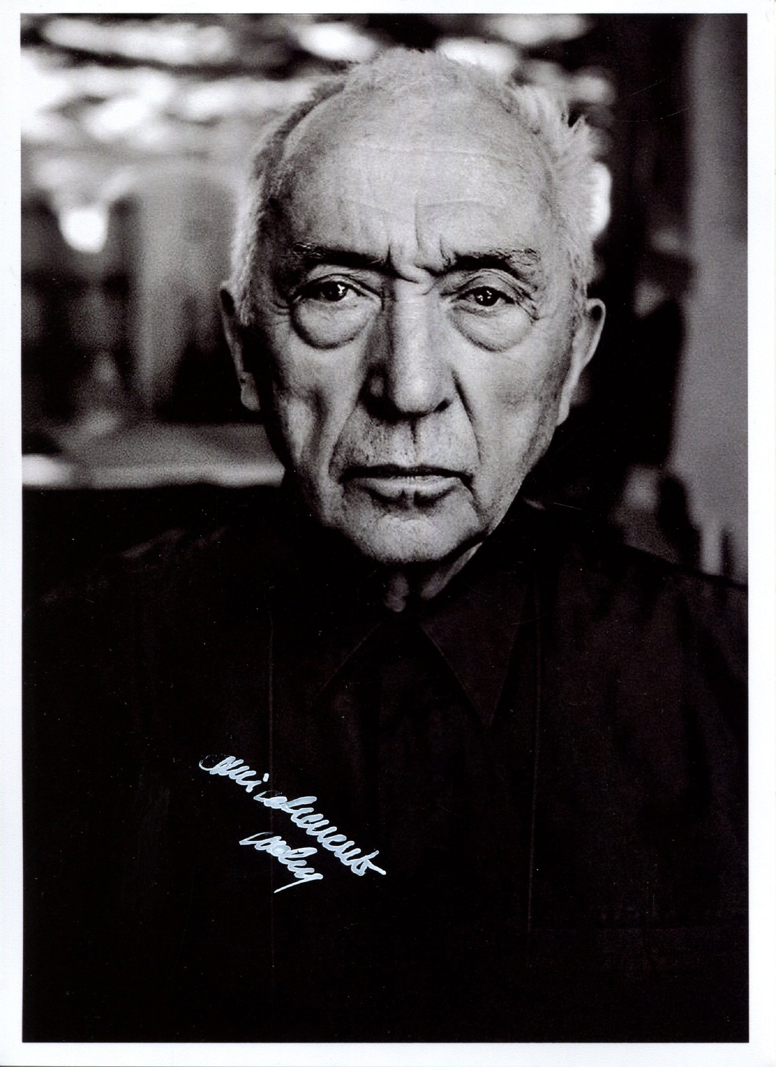 SOULAGES PIERRE: (1919-2022): SOULAGES PIERRE: (1919-2022) French Painter and Engraver. A very fine signed 5 x 7 colour photograph `Amicalement, Soulages´, the artistic image showing the French painter in a head and shoulders pos